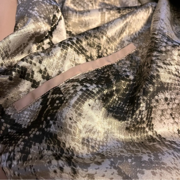 Guillaume Khaki Trench Coat with Feature Collar & Hood (Wardrobe Essential) - Picture 9 of 13